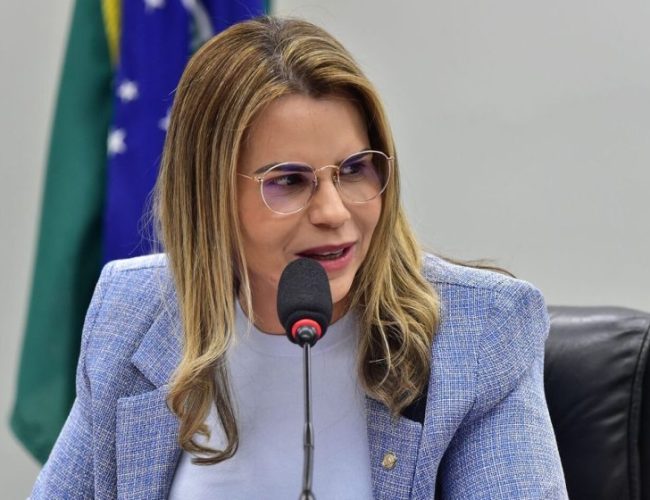 Clarissa Tércio tem projeto aprovado na Câmara para garantir tratamento a autistas em até 60 dias