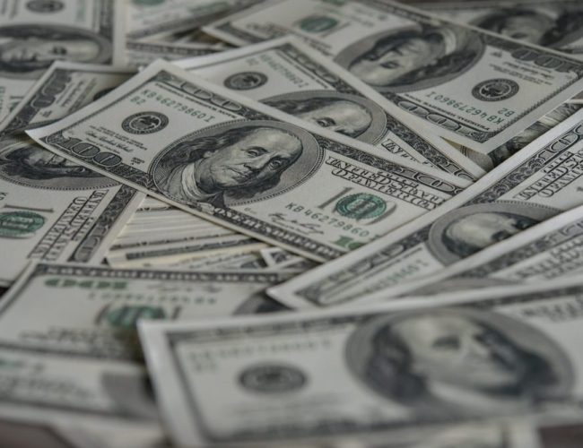 “Real valorizado: Dólar recua para R$ 5,63 com expectativa de novas estratégias