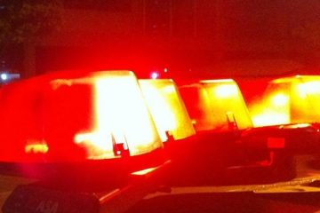 Assalto na calada da noite: Mulher é surpreendida por ladrões encapuzados