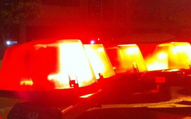 Assalto na calada da noite: Mulher é surpreendida por ladrões encapuzados