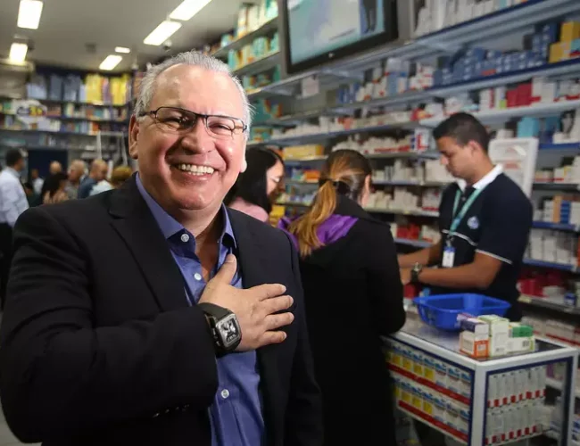 Dono da Ultrafarma, Sidney Oliveira, é preso na Operação Ícaro por suspeita de corrupção