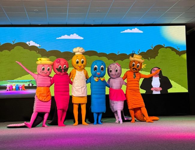 Uma minhoca autista: espetáculo teatral “Pililim” promove inclusão e combate ao bullying