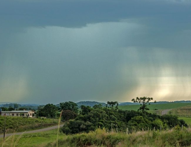 INMET emite novos avisos de tempestade para regiões do Rio Grande do Sul