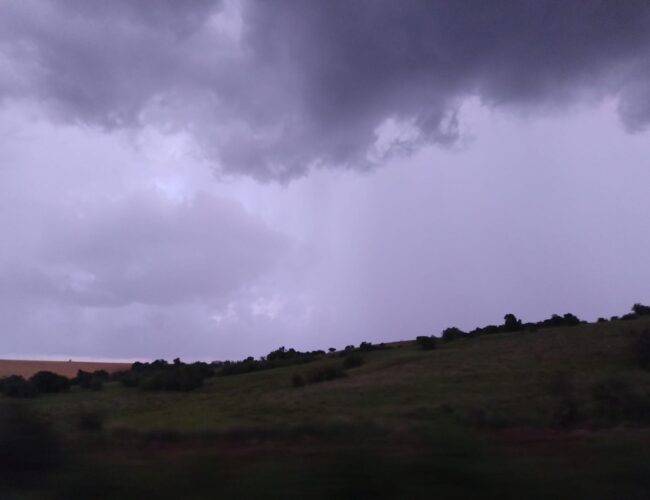 Tempestade de granizo atinge o Rio Grande do Sul com chegada de frente fria na sexta-feira (6)