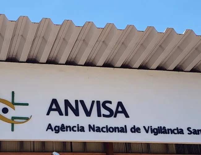 Anvisa proíbe comercialização de canetas emagrecedoras sem autorização no Brasil.