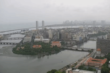 Carnaval sob a água: Recife revive caos com ruas alagadas