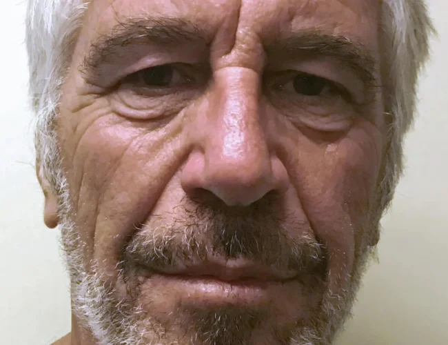 Após condenação de Epstein, novos documentos expõem teia de influência e comunicações no caso