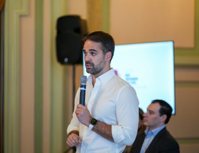 Eduardo Leite lança oficialmente sua pré-candidatura para o cargo de Presidente do Brasil.