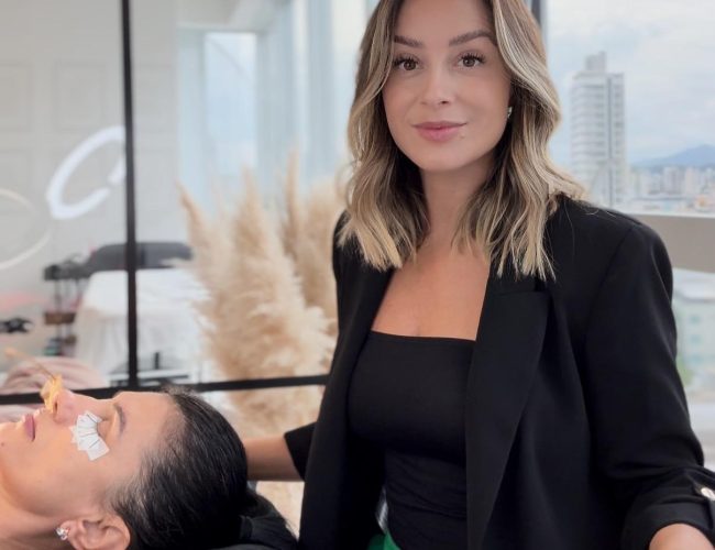 Caroline Pedrini e o novo olhar sobre a extensão de cílios: mais técnica, mais segurança e menos improviso