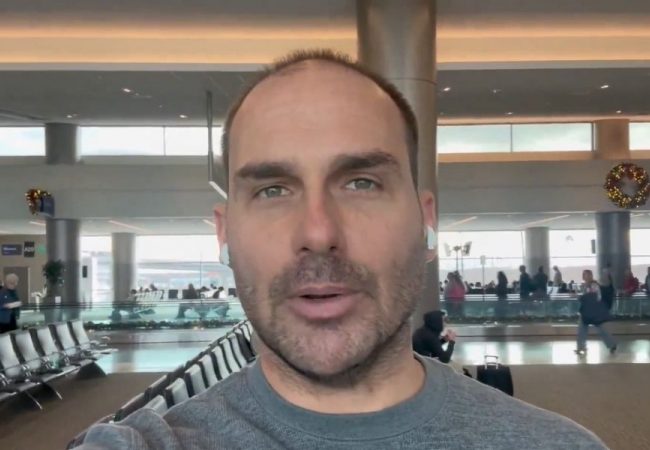 Moraes estabelece período de 15 dias para defesa final na ação penal envolvendo Eduardo Bolsonaro