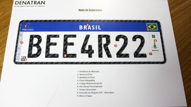 Câmara legisla para reintegrar informações de estado e município nas placas de automóveis