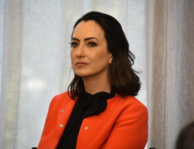 Saúde responde a Rosangela Mora e critica ONG em colegiados: “um palanque político