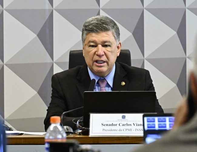 Carlos Viana pede informações à PF sobre mudança de delegado em investigação de fraudes no INSS