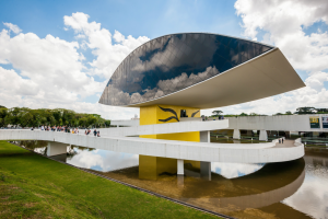 Curitiba se destaca como a cidade com maior qualidade de vida em 2026, enquanto Porto Velho figura entre as menos favorecidas.