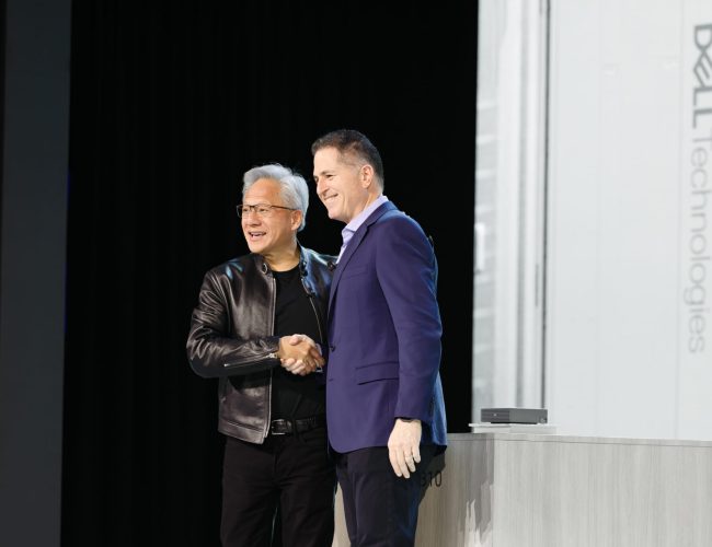 Dell Technologies World: “A demanda está crescendo parabolicamente, absolutamente parabolicamente”, afirma Jensen Huang, CEO da NVIDIA