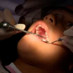 Julho Neon: Campanha busca elevar a consciência sobre cuidados dentários