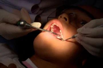 Julho Neon: Campanha busca elevar a consciência sobre cuidados dentários