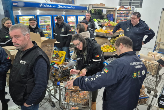 Operação de fiscalização intercepta mais de 2 toneladas de alimentos inadequados em Pedro Osório