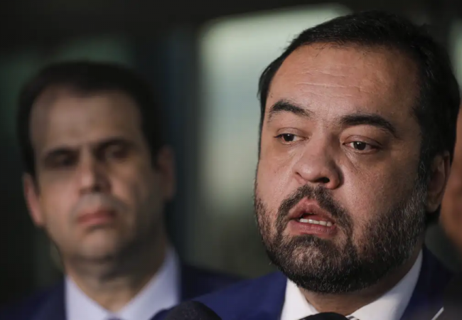 Cláudio Castro, ex-governador, é investigado na Operação Sem Refino da PF