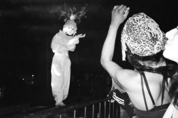 Mostra explora a conexão entre ativismo social e a cultura festiva
