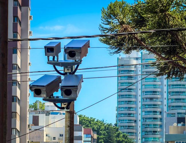 Porto Alegre registra 898 multas em abril através de detectores de sinal