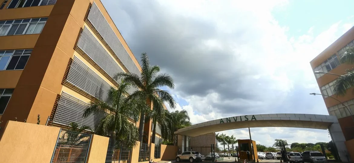 Anvisa suspende entrega de remédios para controle da pressão arterial e terapia do câncer