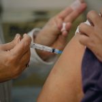 Novas versões de vacinas contra a covid-19 serão adaptadas para enfrentar variantes emergentes
