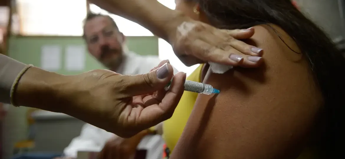 Prorrogação da imunização contra o HPV para jovens de 15 a 19 anos