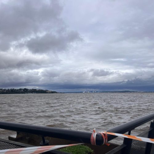 Condições climáticas voláteis no RS e rios permanecem em nível crítico de inundação